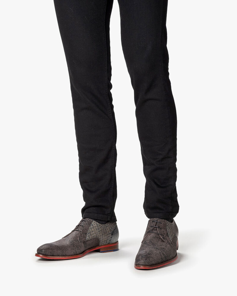 Schn&uuml;rschuh Wildleder-Print grau