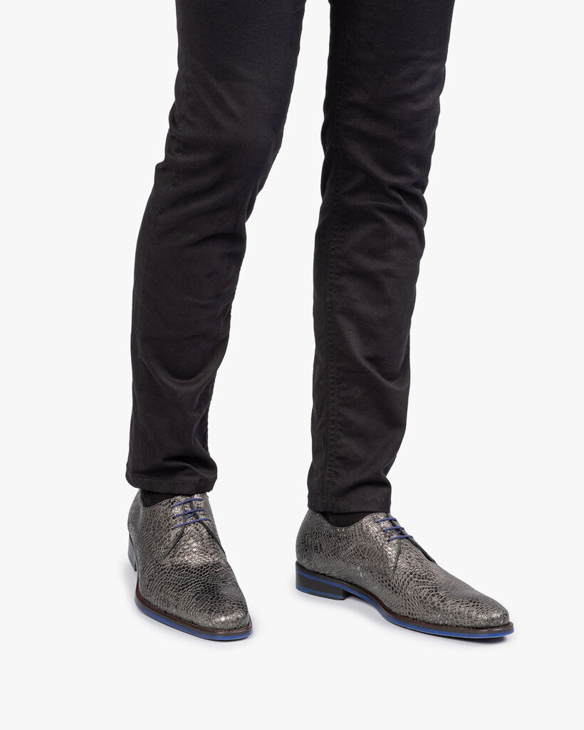 Lace shoe metallic grey