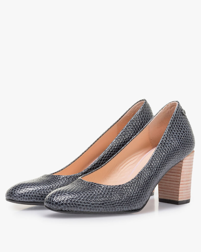 Dark blue leather pumps with print