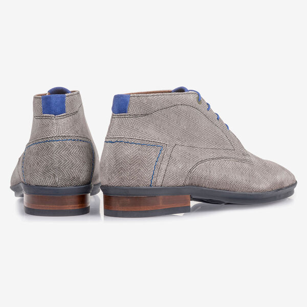 Hellgrauer Wildleder-Schn&uuml;rstiefel mit Print