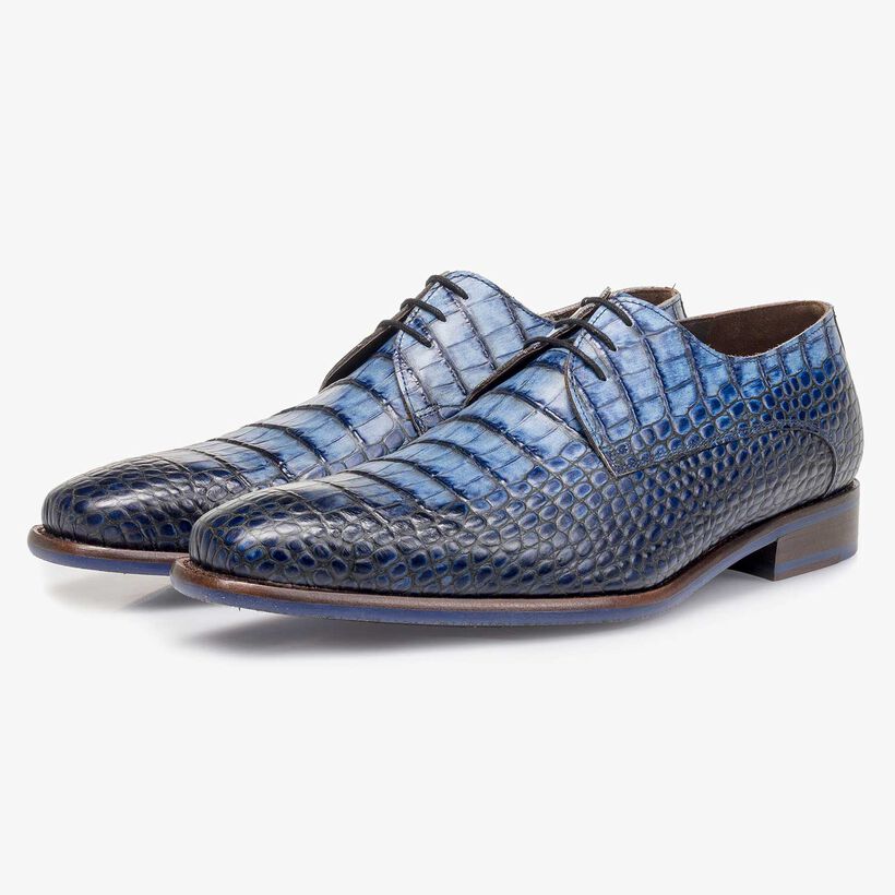 Blauer Kalbsleder-Schnürschuh mit Krokoprint