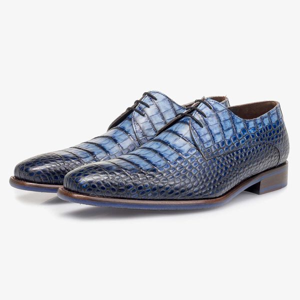 Blauer Kalbsleder-Schnürschuh mit Krokoprint