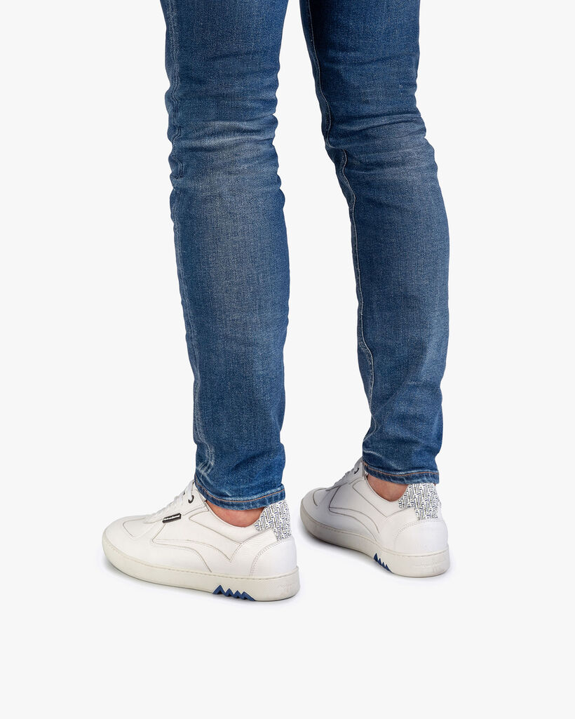 Wei&szlig;er Kalbsleder-Sneaker