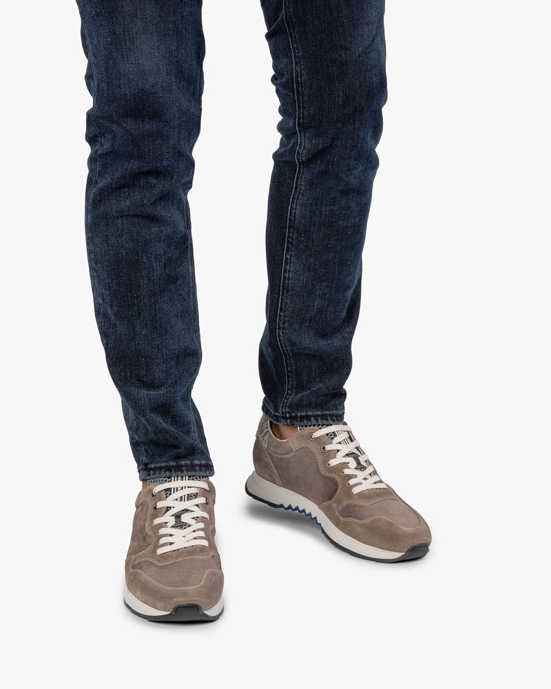 Taupefarbener Wildleder-Sneaker