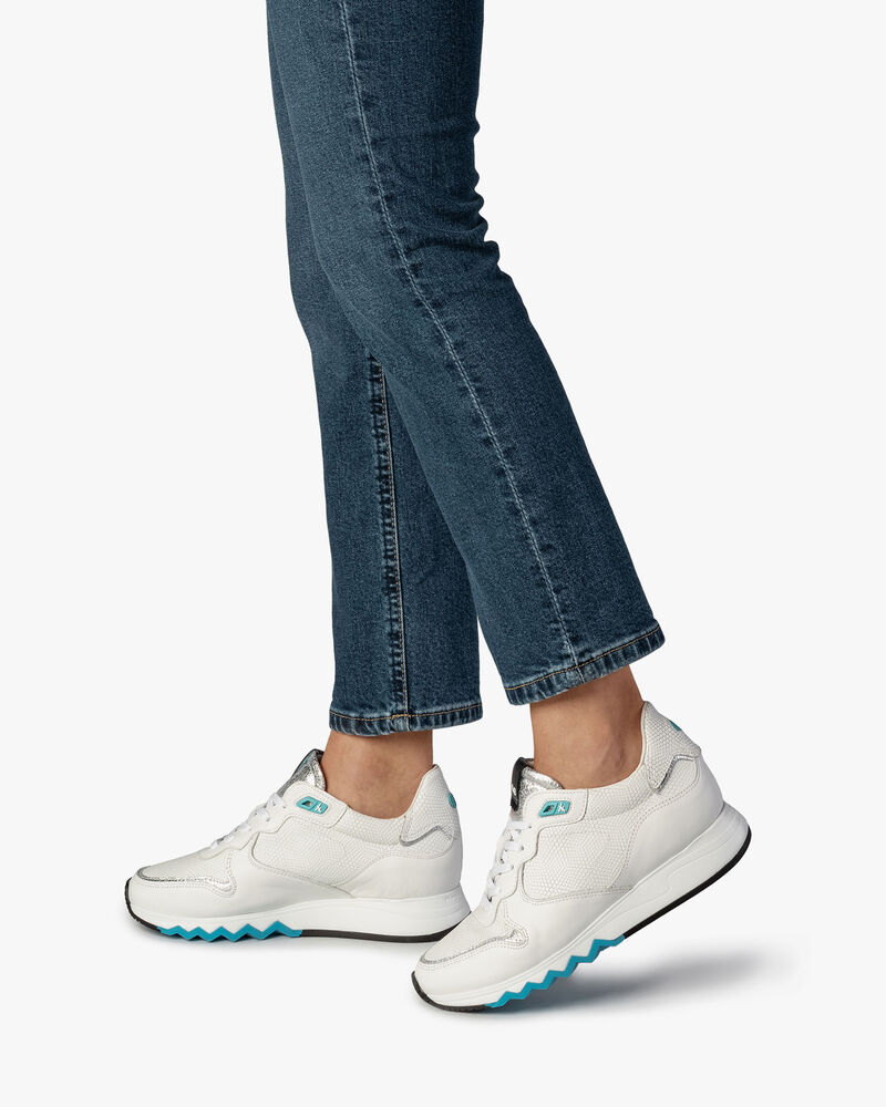 Wei&szlig;er Kalbsleder-Sneaker