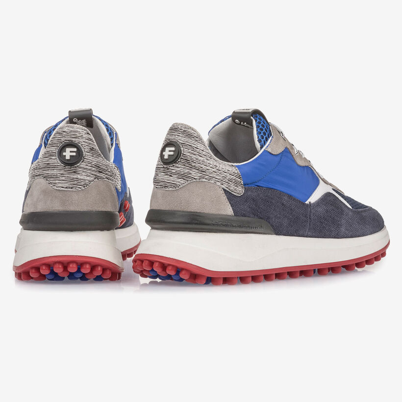 Dunkelblauer Wildleder-Sneaker mit grauen Details