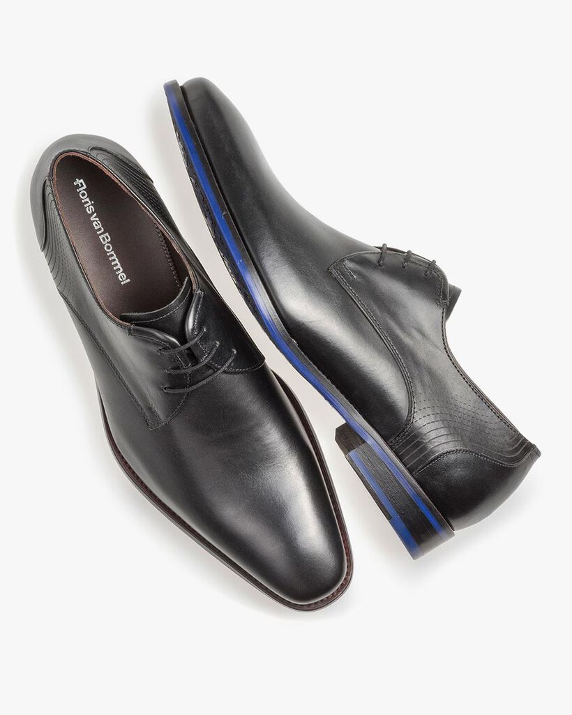 Schwarzer Kalbsleder-Schn&uuml;rschuh