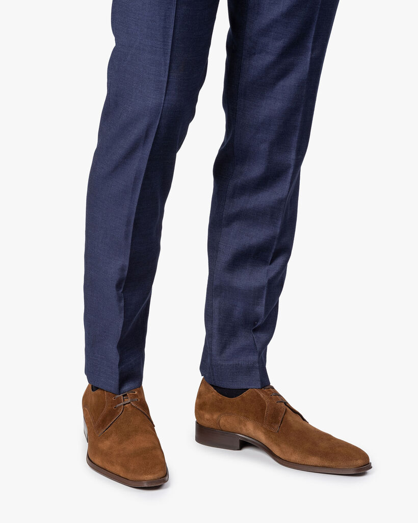 Mittelbrauner Kalbswildleder-Schn&uuml;rschuh