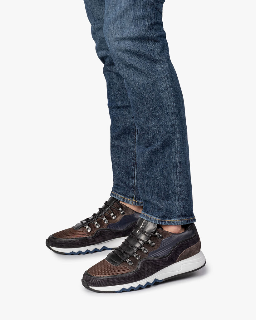 Sneaker dark brown suede leather