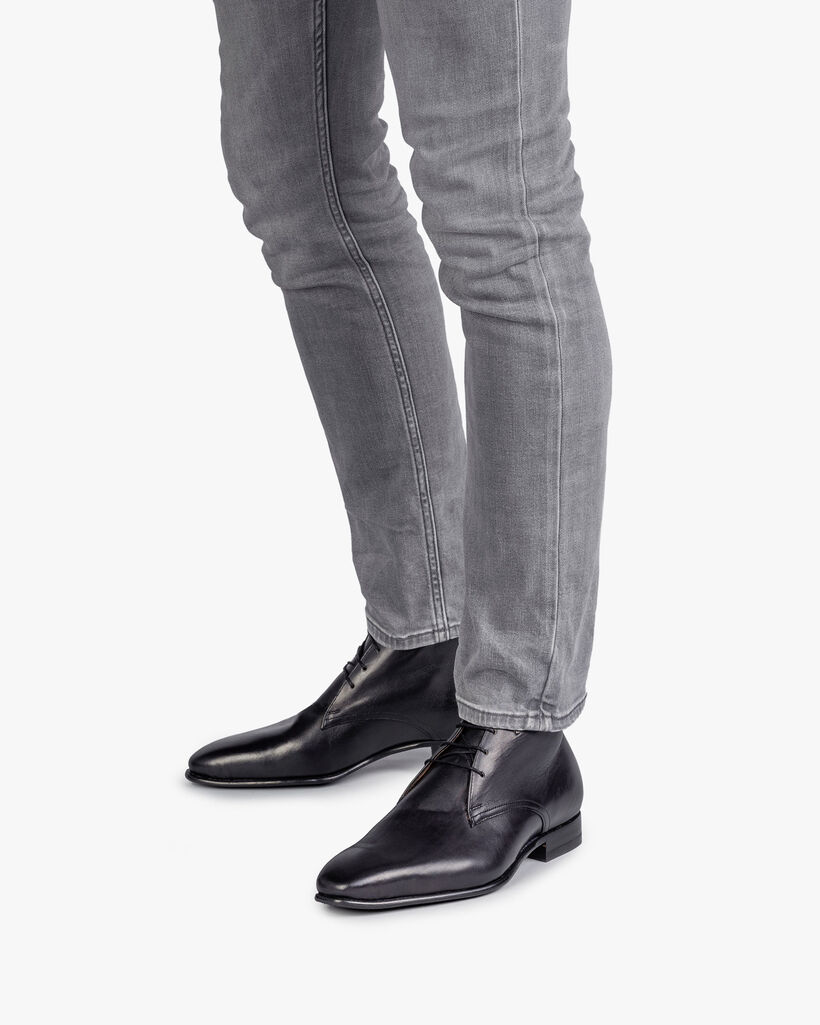 Schwarzer Kalbsleder-Schn&uuml;rschuh