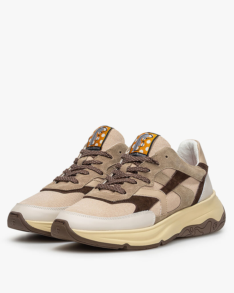 Holli 01.03