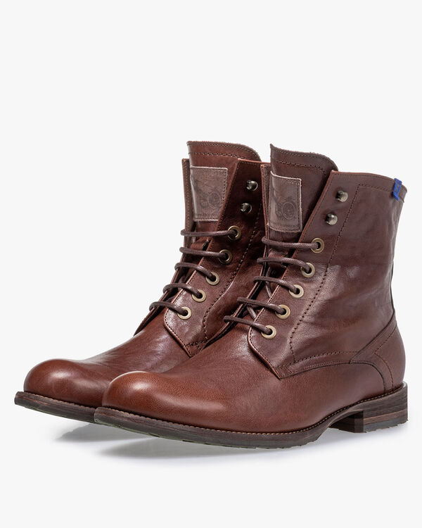 Lambskin lined lace boot cognac