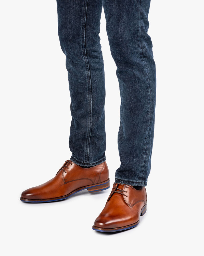 Cognacfarbener Schn&uuml;rschuh