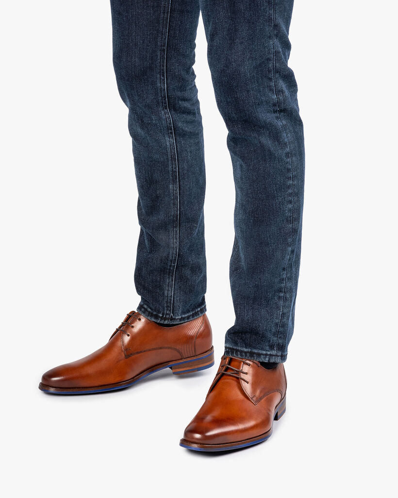 Cognacfarbener Schn&uuml;rschuh