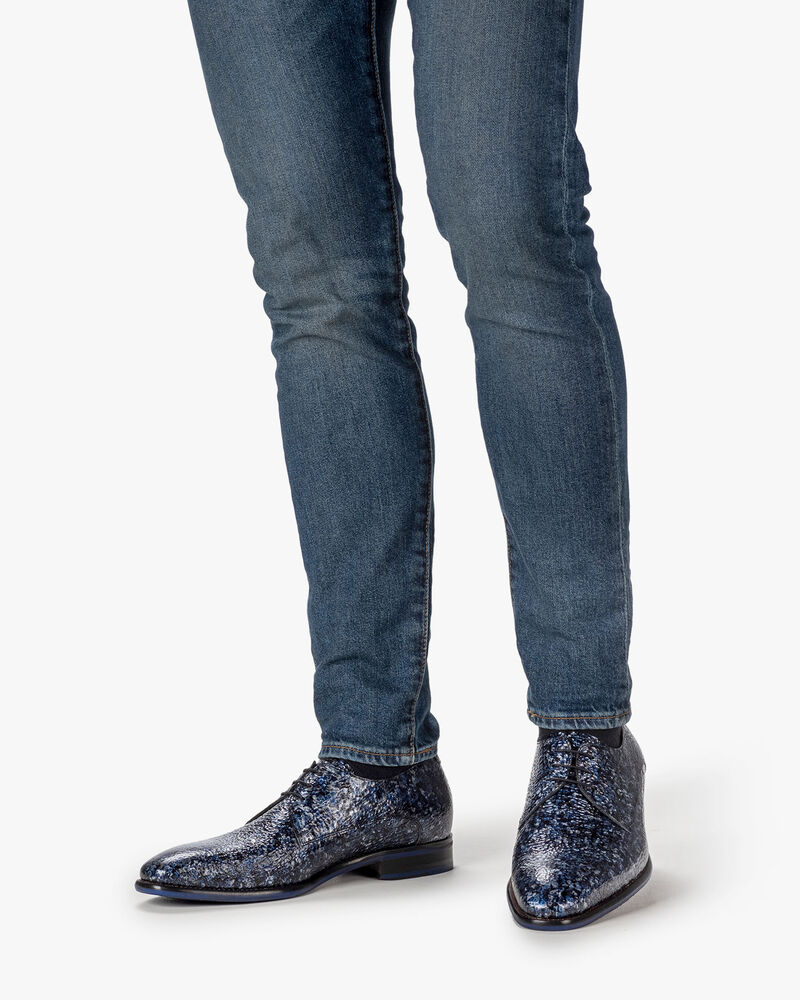 Schn&uuml;rschuh Metallic-Print blau