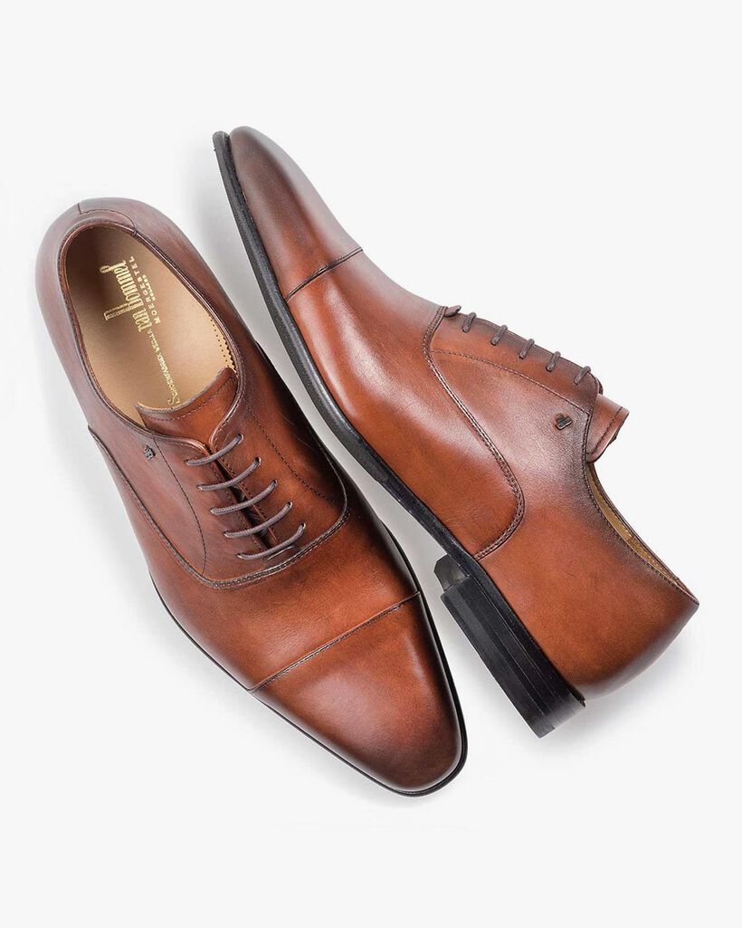 Cognacfarbener Schn&uuml;rschuh