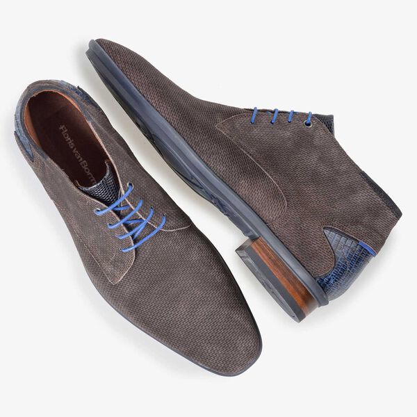 Mid-high grey-brown suede leather lace shoe