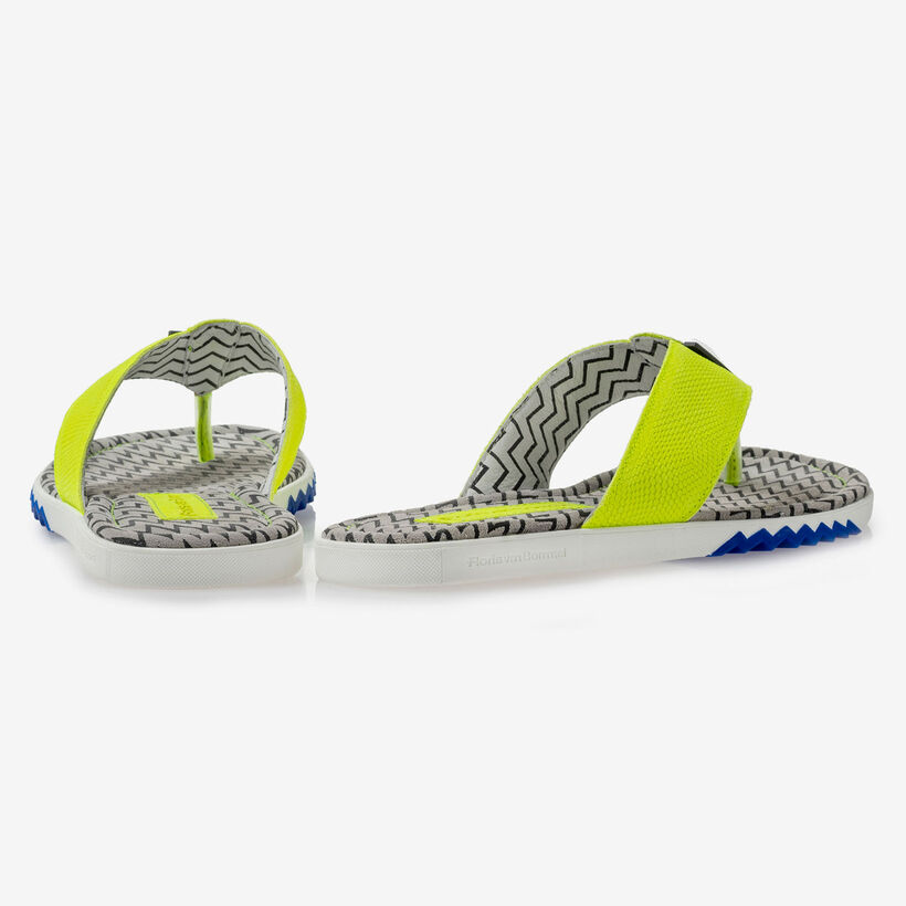 Gelber Wildleder Zehentrenner-Slipper mit Print