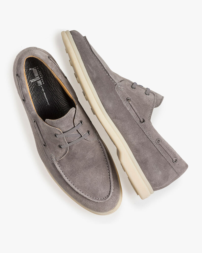 Grauer Wildleder-Bootsschuh