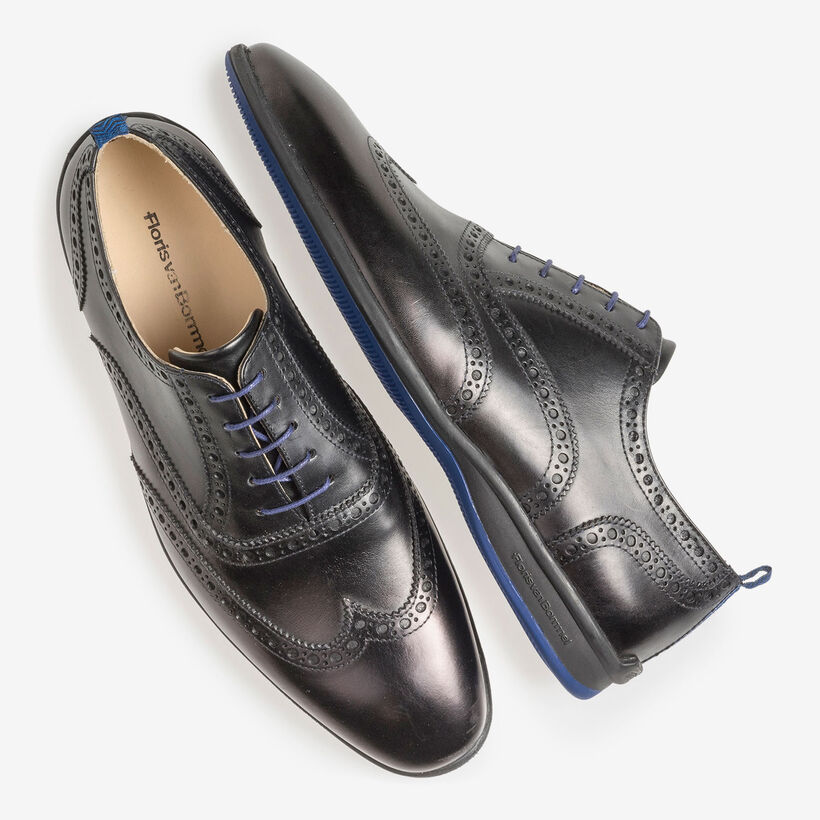 Schwarzer Kalbsleder-Schn&uuml;rschuh