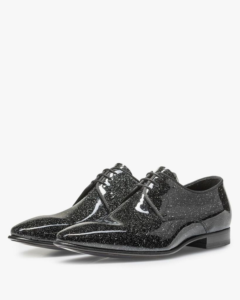 Schwarzer Lacklederschuh mit Print