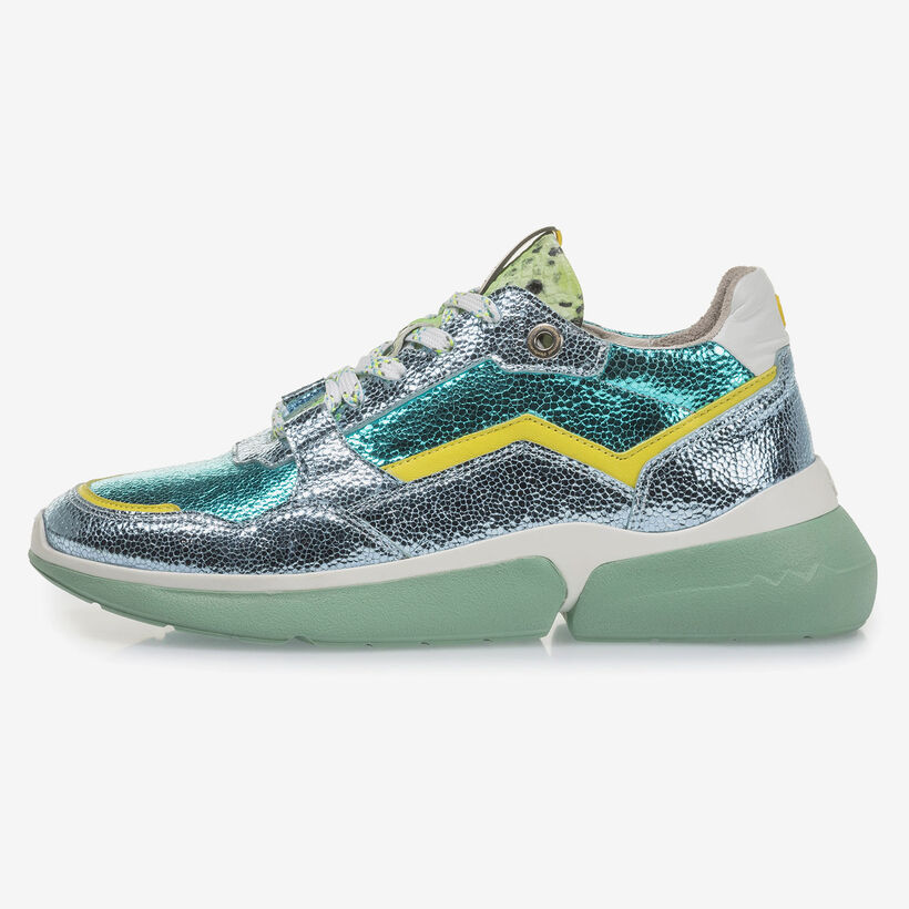 Hellblauer Leder-Sneaker mit Metallic-Print