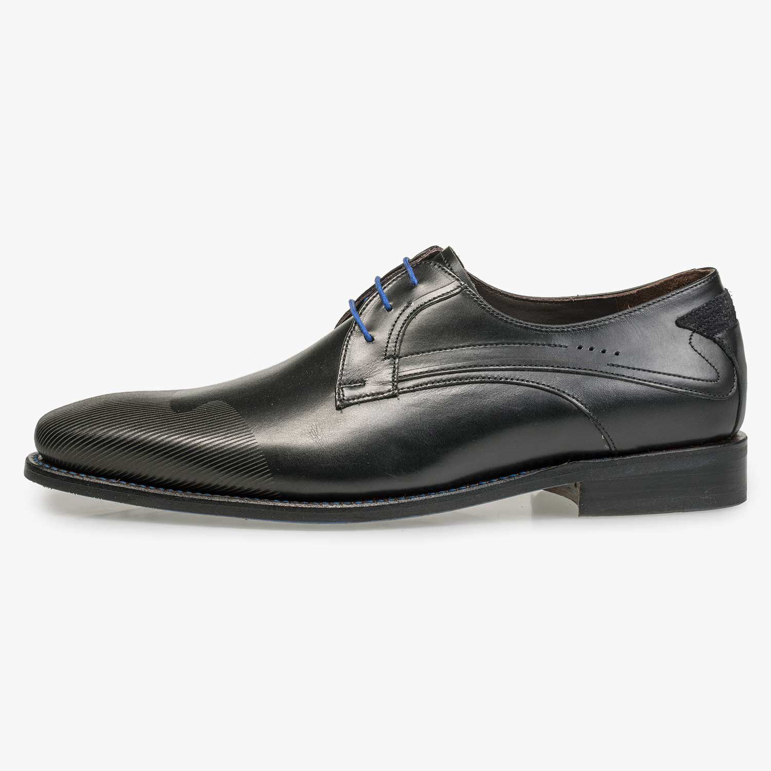 Calf s leather lace shoe with laser cut print black 18073 03