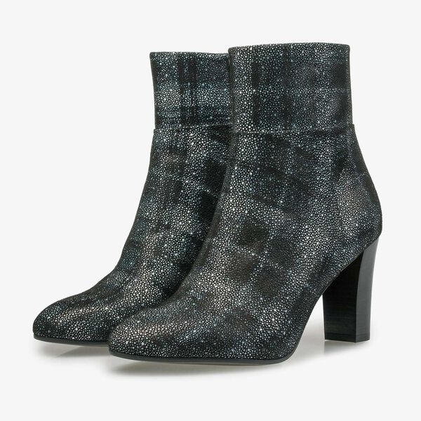 Ankle boot with black-blue check pattern