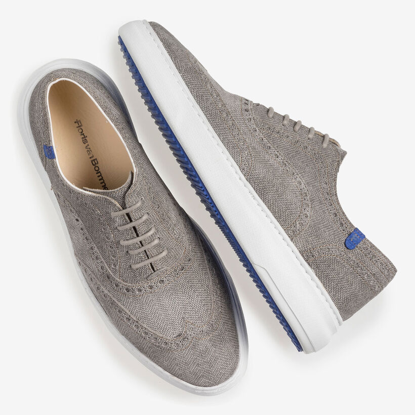 Light grey suede leather lace shoe with print