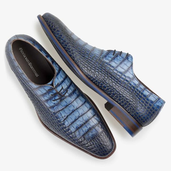 Blauer Kalbsleder-Schnürschuh mit Krokoprint