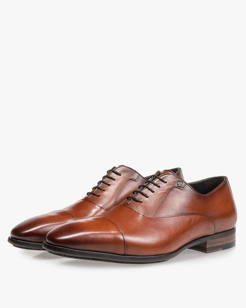 Cognacfarbener Schn&uuml;rschuh