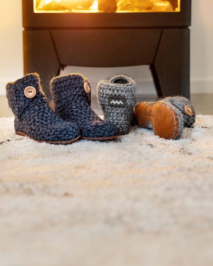 Kingdom of Wow Hausschuhe Dunkelgrau