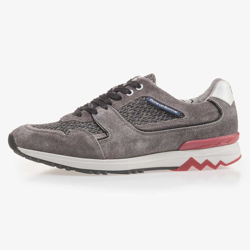 Sneaker with sportive sole with a zig-zag print