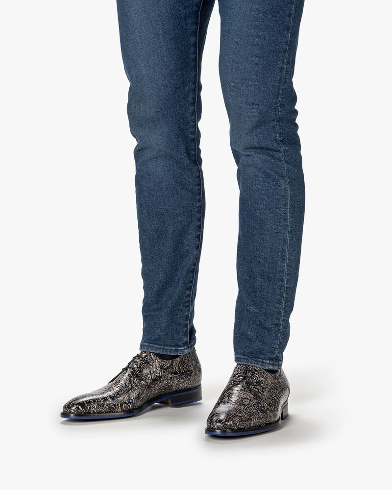 Lace shoe reptile print