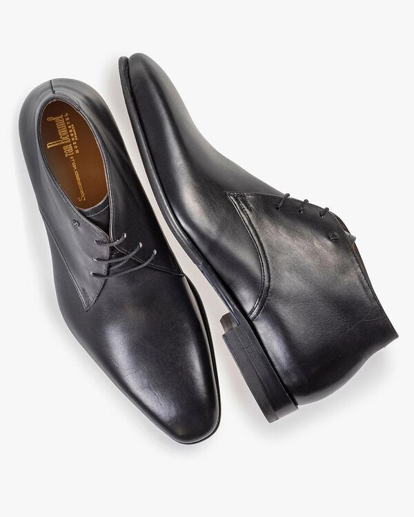 Schwarzer Kalbsleder-Schn&uuml;rschuh