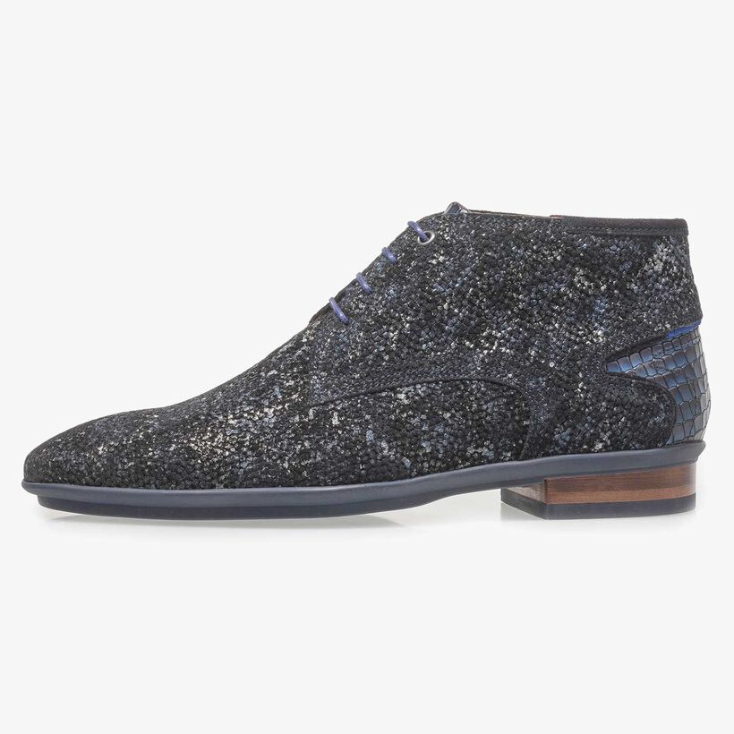 Mid-high leather lace shoe