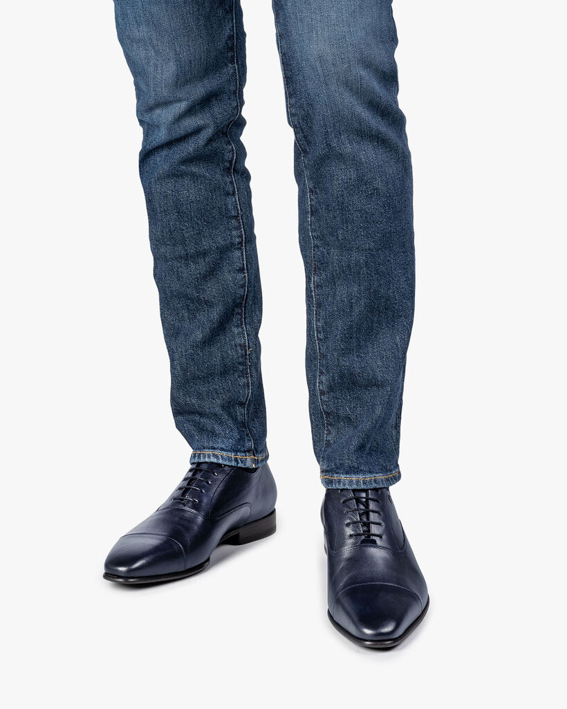 Dunkelblauer Kalbsleder-Schn&uuml;rschuh