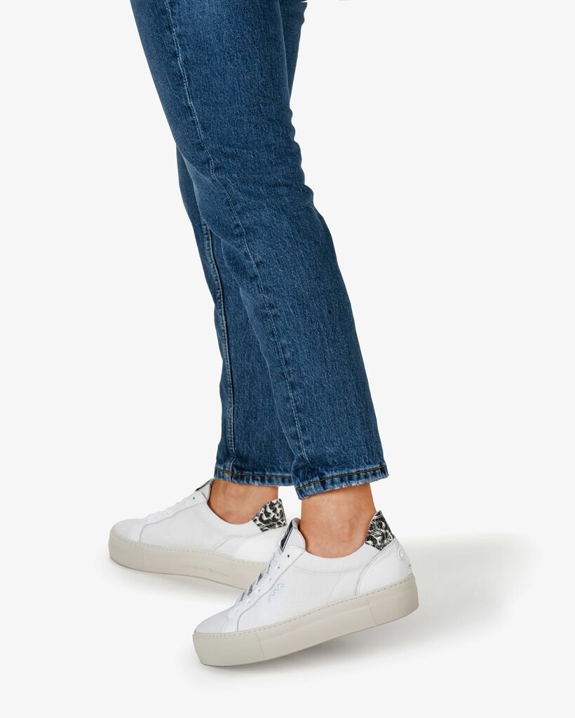 Sneaker leather white