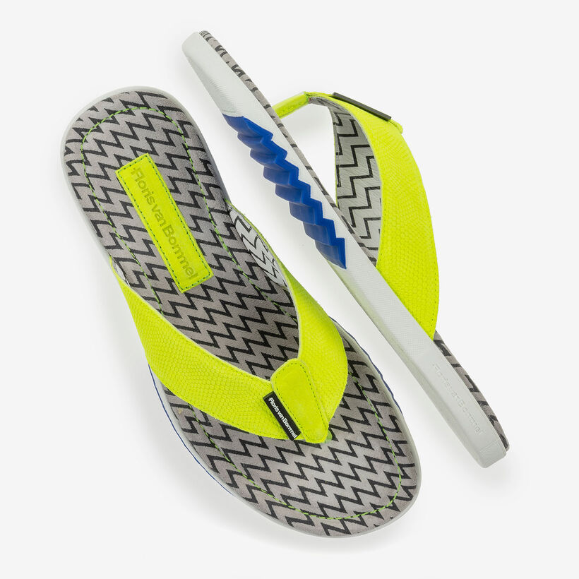 Gelber Wildleder Zehentrenner-Slipper mit Print