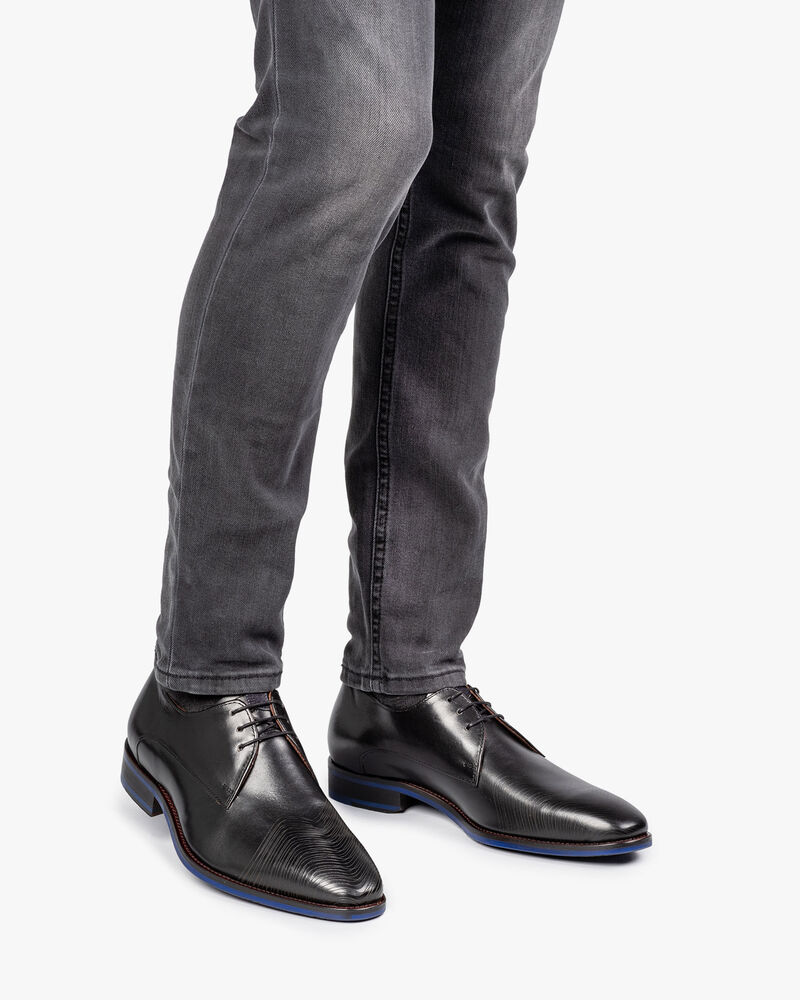 Schwarzer Leder-Schn&uuml;rschuh