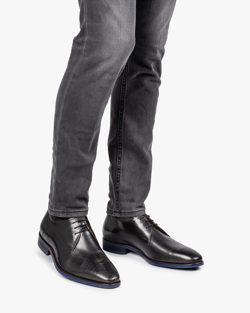 Schwarzer Leder-Schn&uuml;rschuh