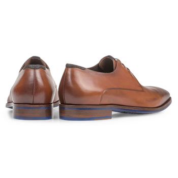 Dunkler cognacfarbener Kalbsleder-Schn&uuml;rschuh