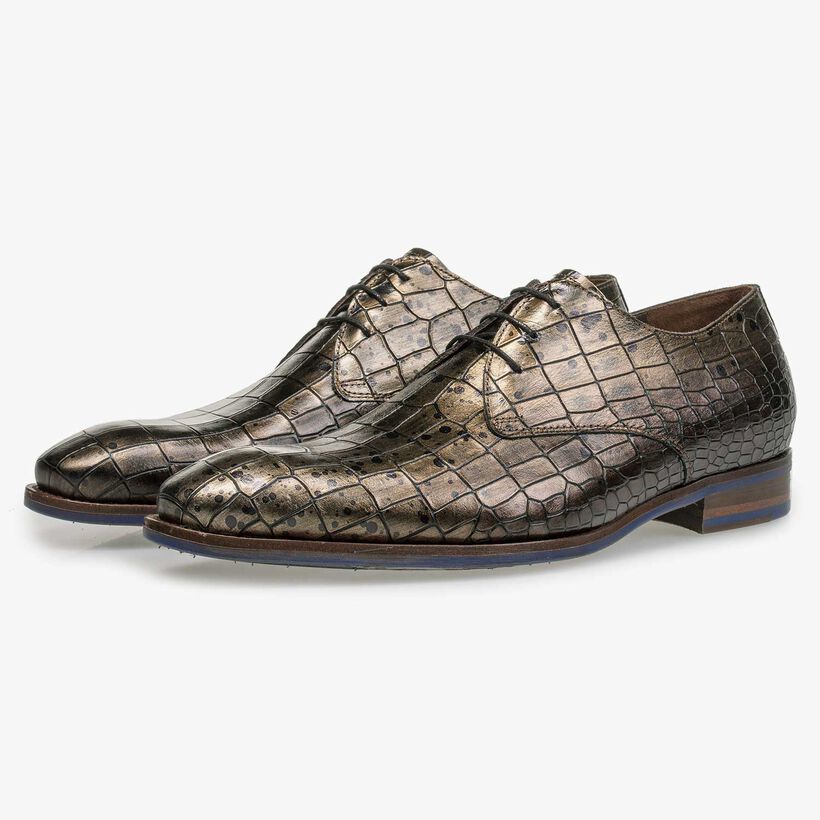 Calf’s leather lace shoe with croco print