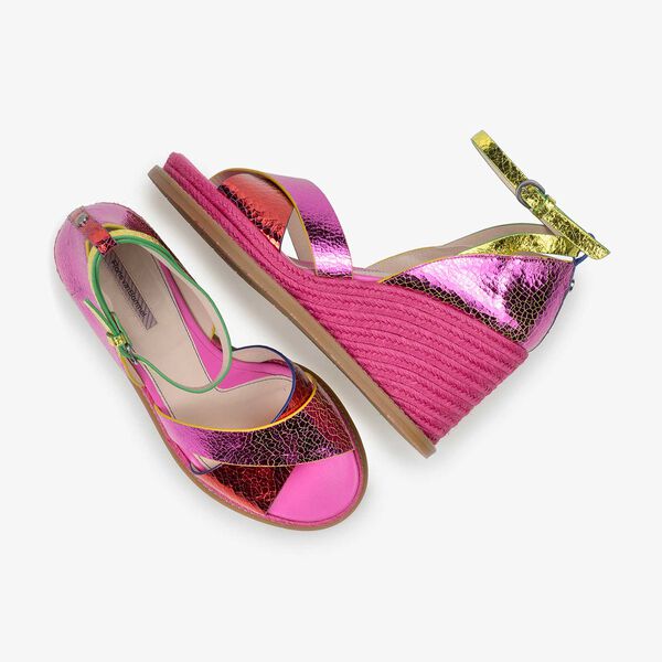 Pink metallic leather sandal with craquelé effect