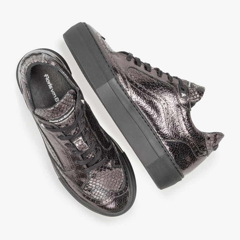 Dark silver-coloured leather lace shoe with a metallic print