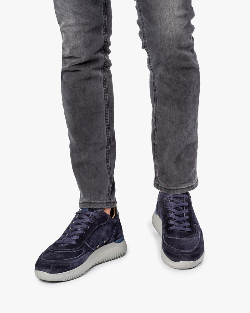 Blauer Wildleder-Sneaker