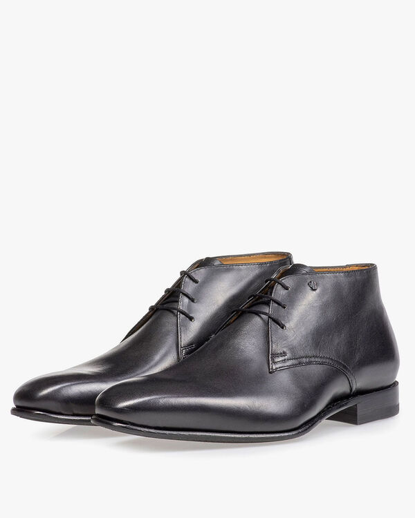 Schwarzer Kalbsleder-Schn&uuml;rschuh