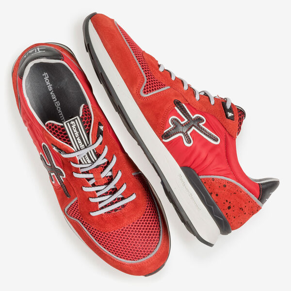 Roter Wildleder-Sneaker