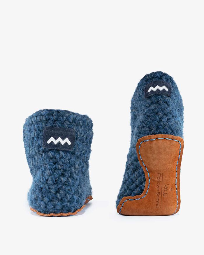 Kingdom of Wow Hausschuhe blau