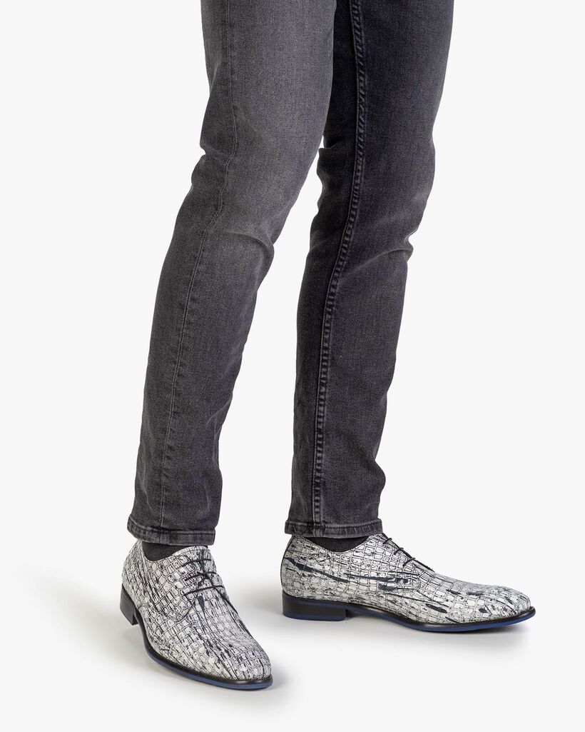 Lace shoe patent leather white